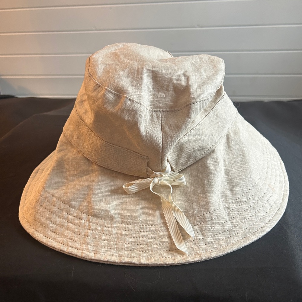 NWT Gigi Pip Chandler Bucket Hat